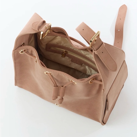 Chic Yumi Tan Bond Suede Shoulder Bag - Picture 2 of 3